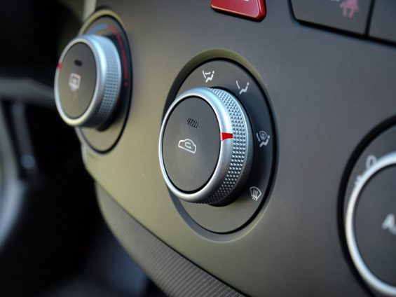 tecla de recirculacao do sistema de ar condicionado do carro