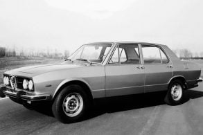 alfa romeo 2300 lateral preto e branco
