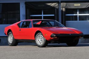 frente do de tomaso pantera 1974 vermelho