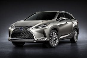 lexus rx 450h 2021 visto de lado