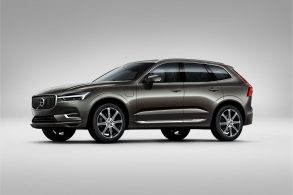 volvo xc60 versao inscription visto de lado