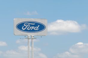 ford brasil taubate placa letreiro shutterstock 1876814689