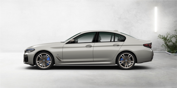 lateral do bmw m550i xdrive 2021