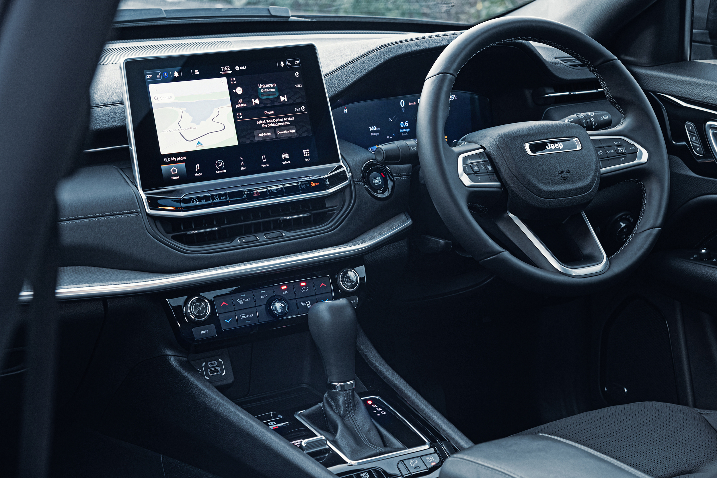 jeep compass 2022 interior com central multimidia e painel digital