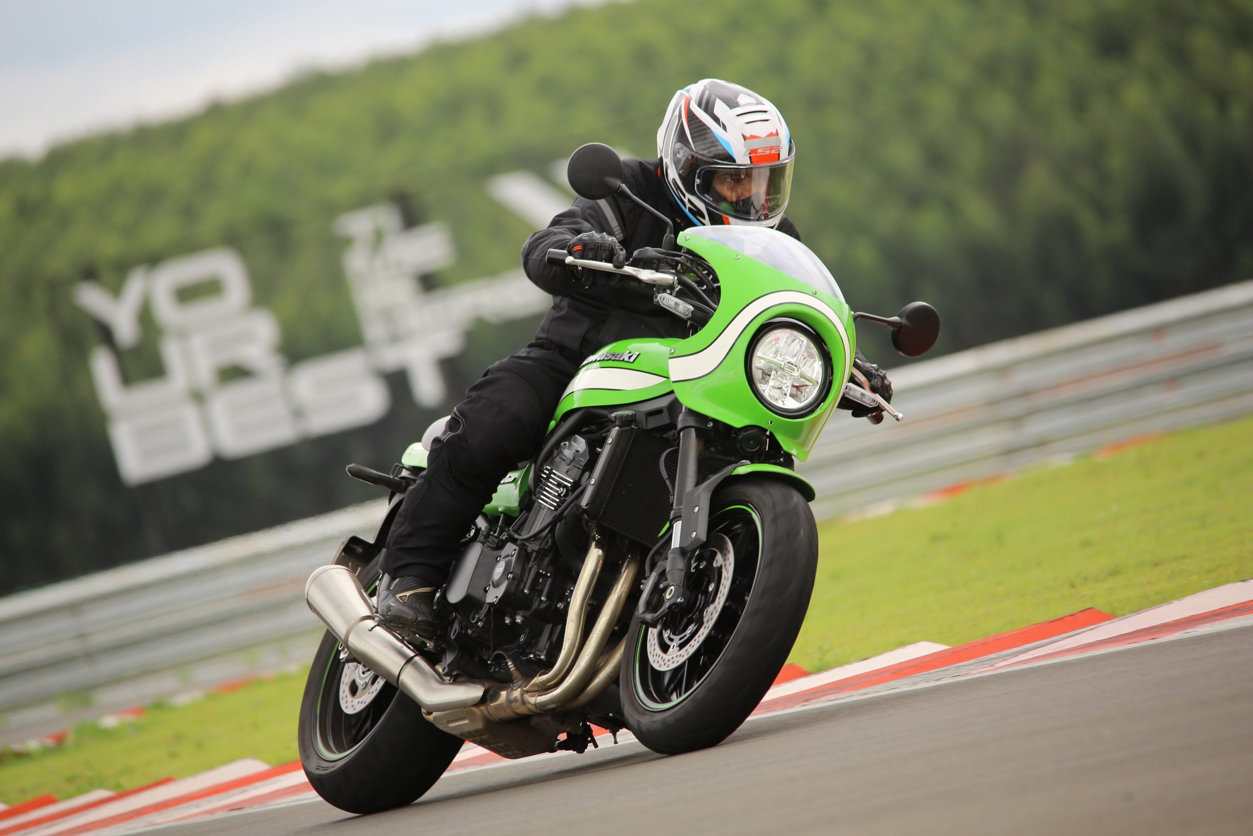 kawasaki-z900-rs-cafe-1-scaled.jpg
