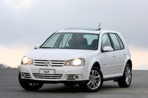 volkswagen golf sportline branco de frente