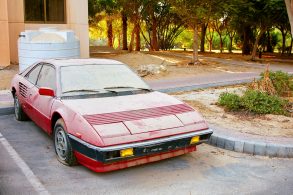 ferrari abandonada em dubai
