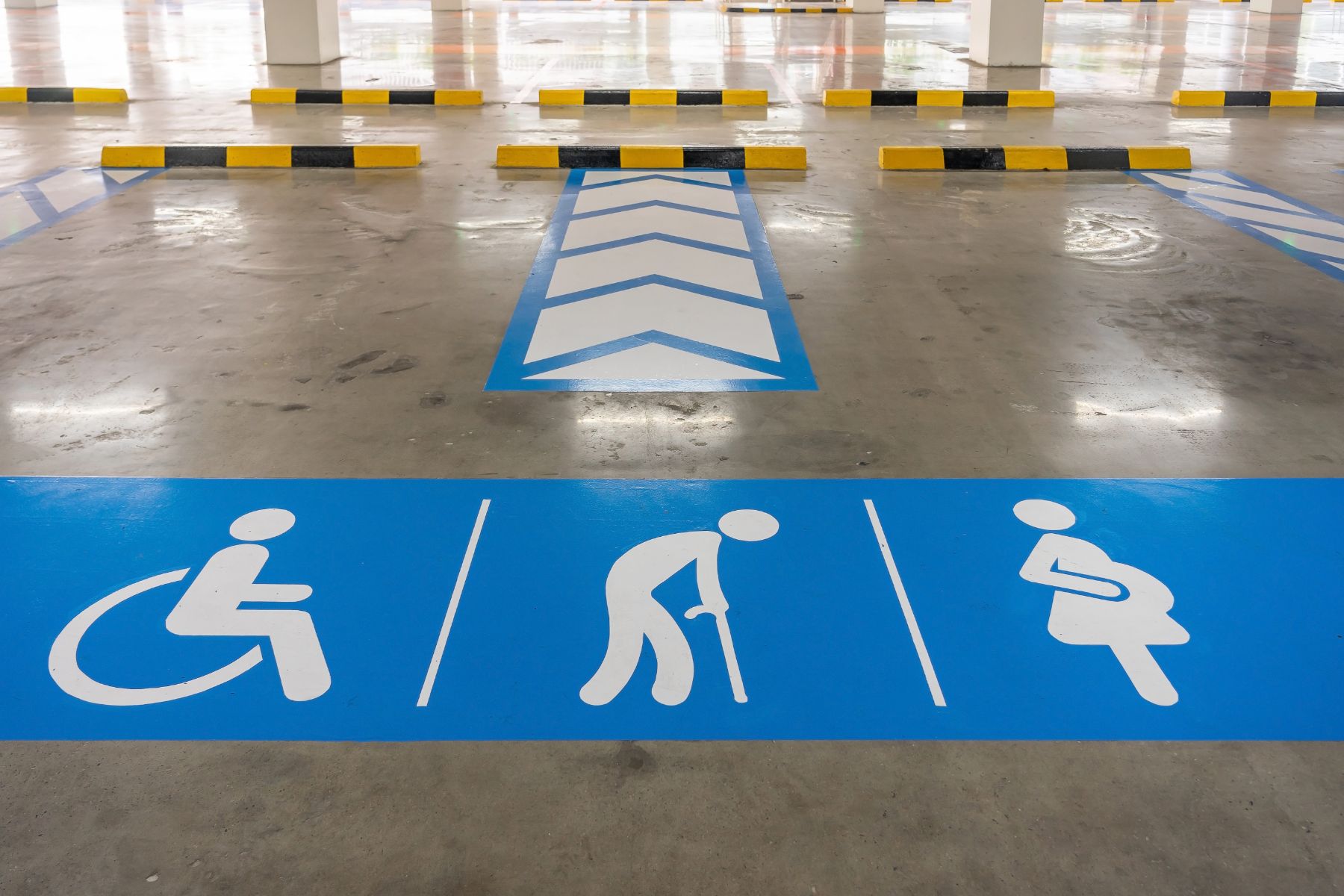 Projeto unifica sinalização de vagas especiais nos estacionamentos