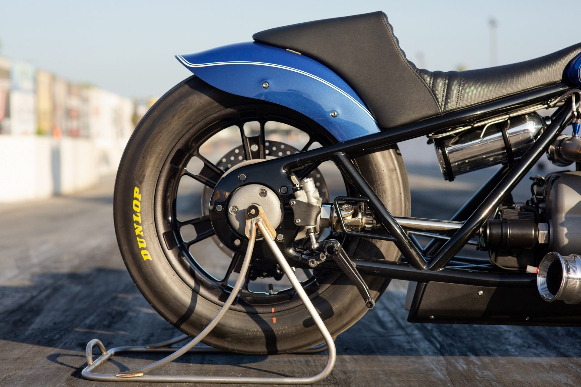 bmw r18 customizada 20 roland sands dragster