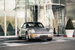 frente do porsche 911 conversivel prata de diego maradona 1