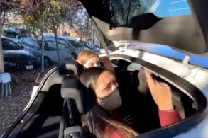 passageiras na terceira fila de bancos do tesla model y