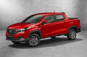 fiat strada freedom cabine dupla 2021 vermelha vista de lado