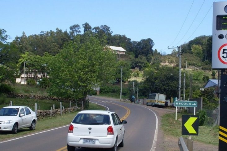 radar eletronico em rodovia proximo a escola foto daer