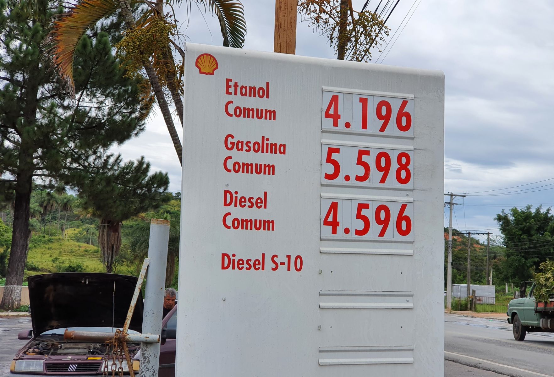 Por que a gasolina é tão cara no Brasil?