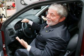 luiz inacio lula da silva ao volante de fiat strada Salão do Automóvel