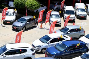 venda de carros usados de locadora foto shutterstock