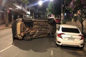 acidente suv jeep capota em belo horizonte