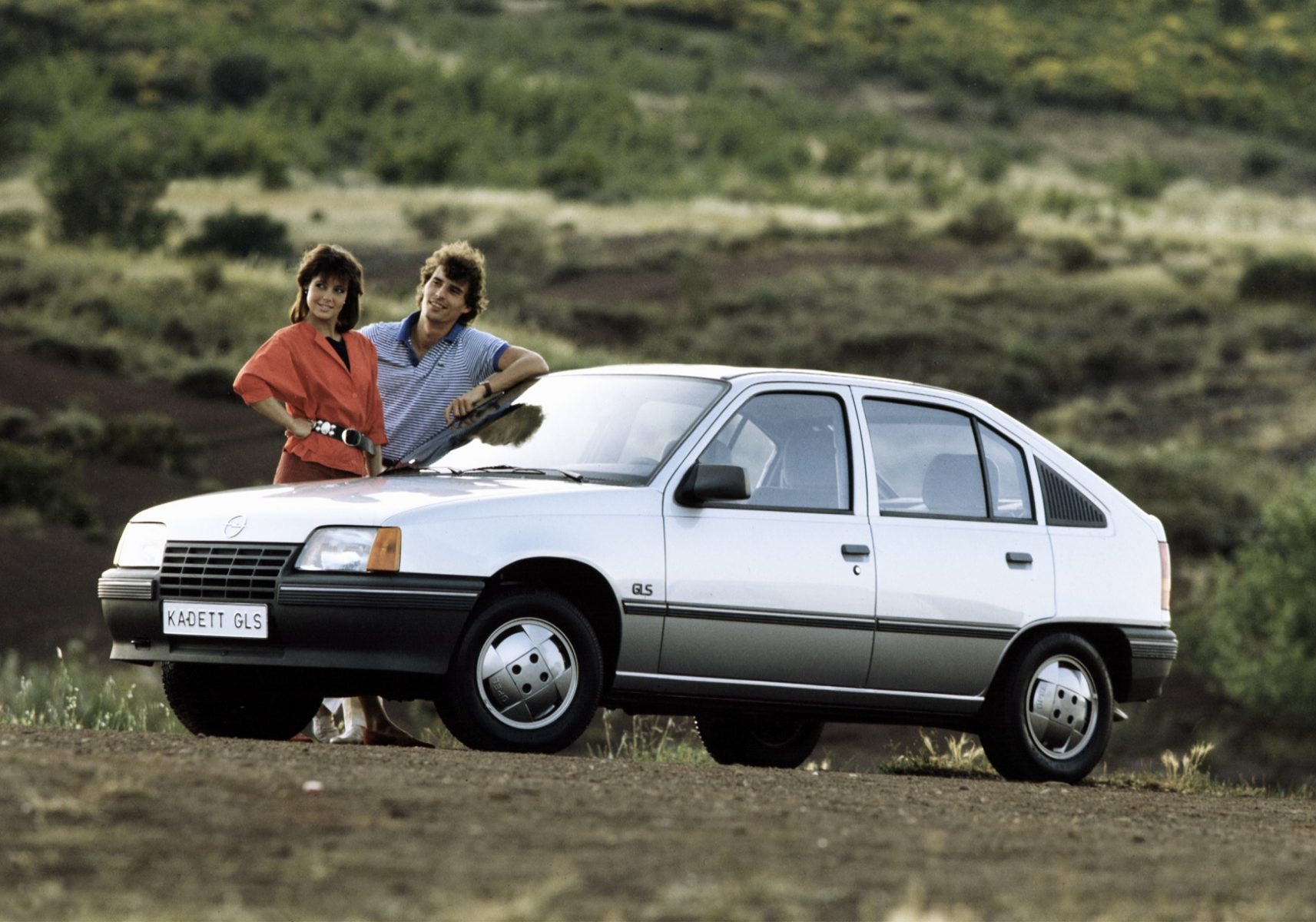 opel-kadett-hatch-4-portas-cinza-de-frente-1713x1200.jpg