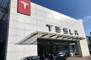 carros da tesla xangai china shutterstock 1468734542
