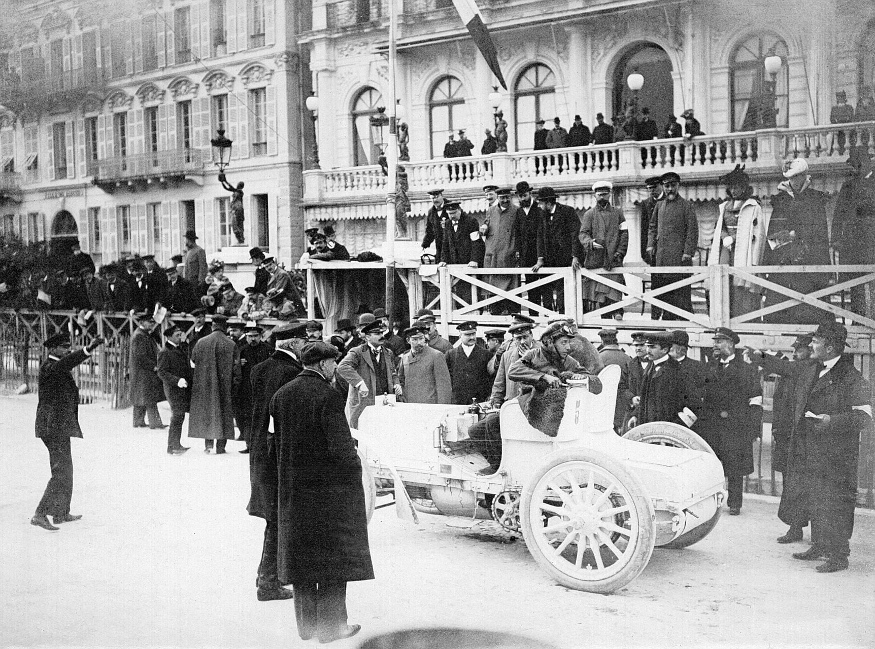 primeiro mercedes fez sua estreia em nice em marco de 1901