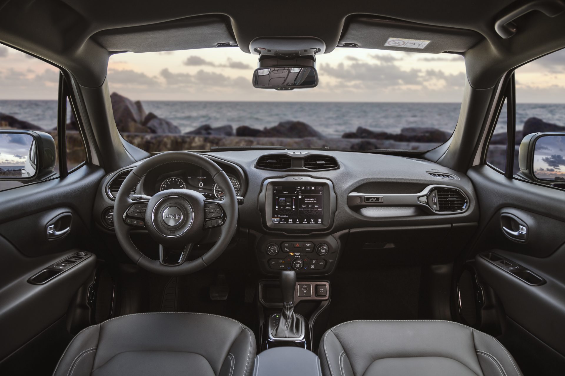 interior do jeep renegade logo renegade serie especial 80 anos com easter egg