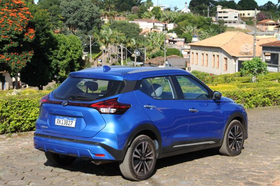 nissan kicks exclusive 2021 azul traseira foto alexandre carneiro autopapo 4911