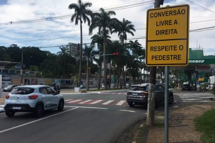 conversao a direita antes de semaforo na avenida brasil florindo cibin