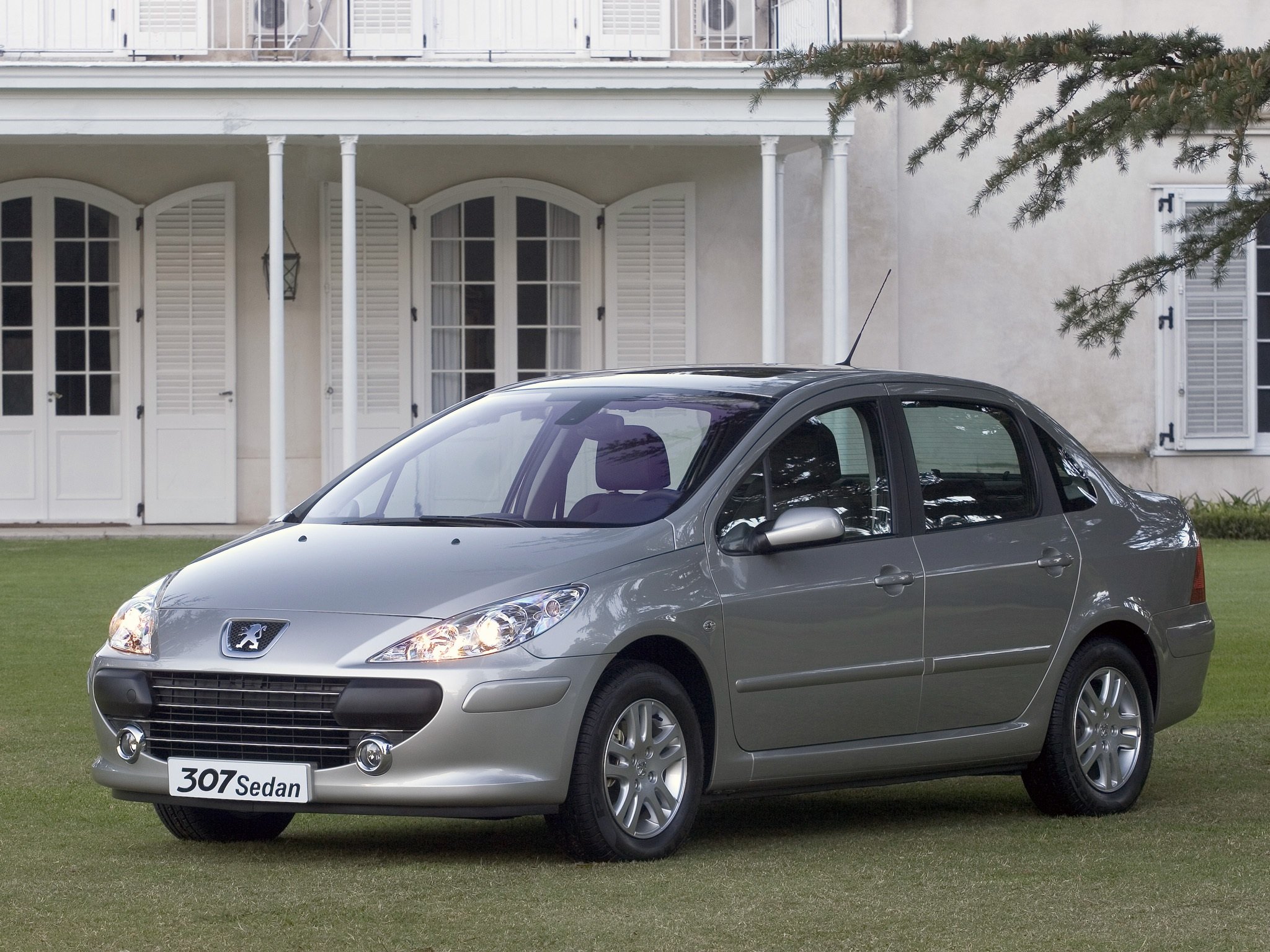 peugeot 307 sedan cinza de frente