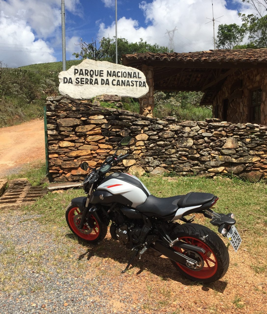 yamaha mt 07 canastra 12 entrada do parque nacional da serra da canastra