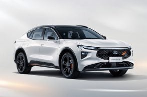 ford evos suv cupe apresentado no salao de xangai branco de frente