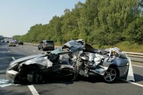 mercedes destruido acidente