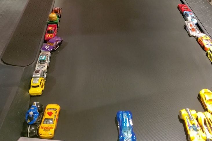 Vídeo] Carrinhos Hot Wheels recriam corridas da Nascar