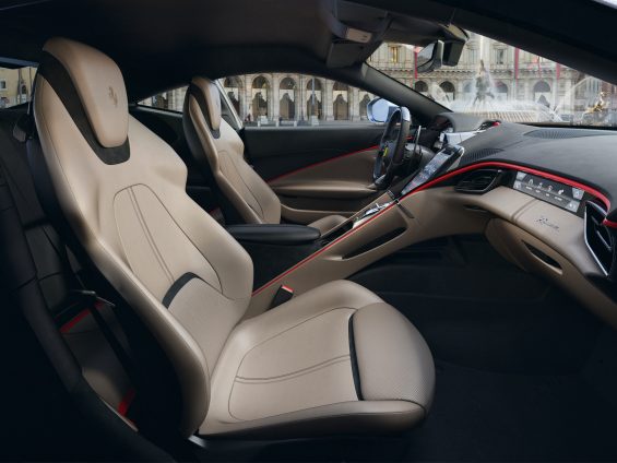 interior da ferrari roma 2