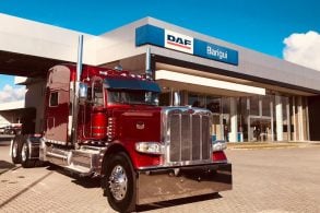 caminhao peterbilt 389 vermelho de frente