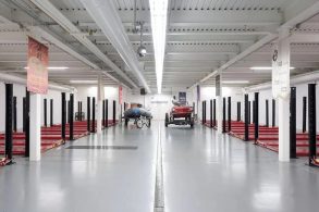 Garagem para carros de coleção na casa em Montana