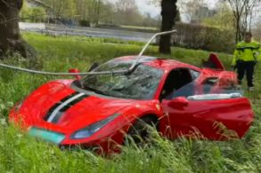 ferrari 488 pista batida