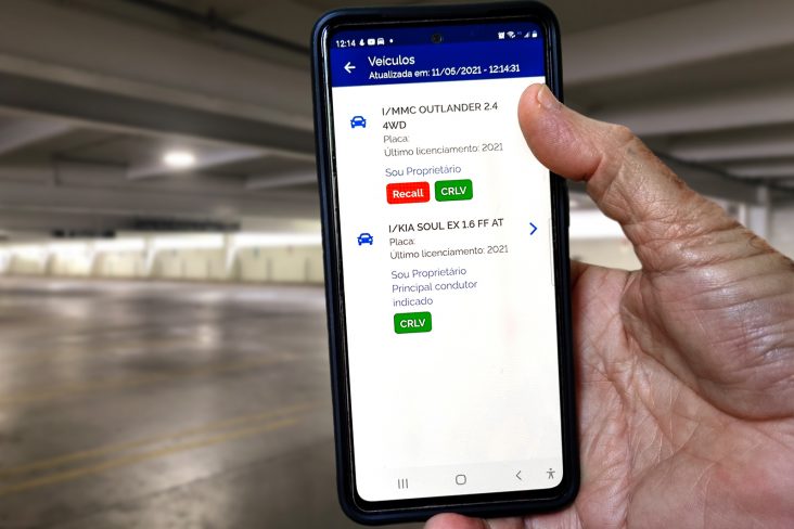 tela de veiculos do aplicativo carteira digital de transito com aviso de recall