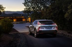 cadillac lyriq traseira