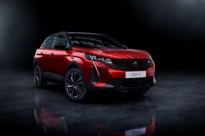 Peugeot 3008 tem interior renovado e conta com tela multimídia de 10