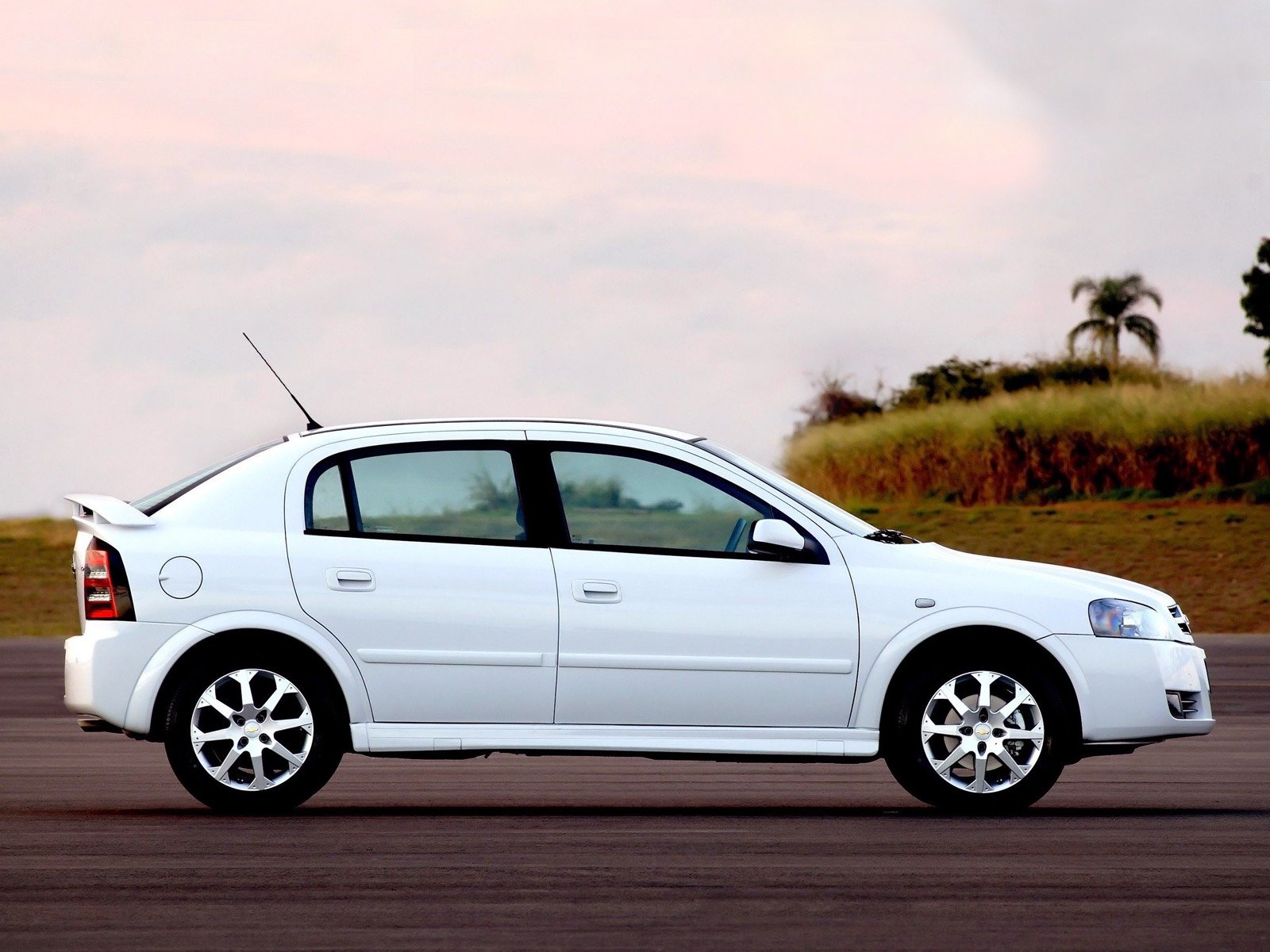 Chevrolet Astra GSi 2.0 16V (2005) - picture 3 of 12