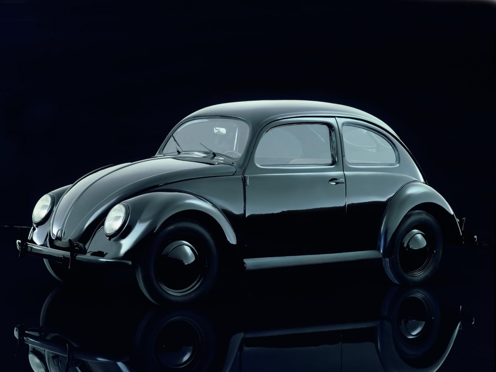 volkswagen-fusca-beetle-primeira-serie-1938-1945-de-frente-1600x1200.jpg