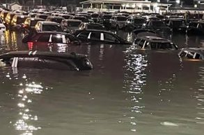 enchente fabrica jeep eua grand cherokee dodge durango