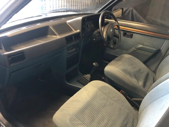 1981 ford escort ghia princesa diana interior painel
