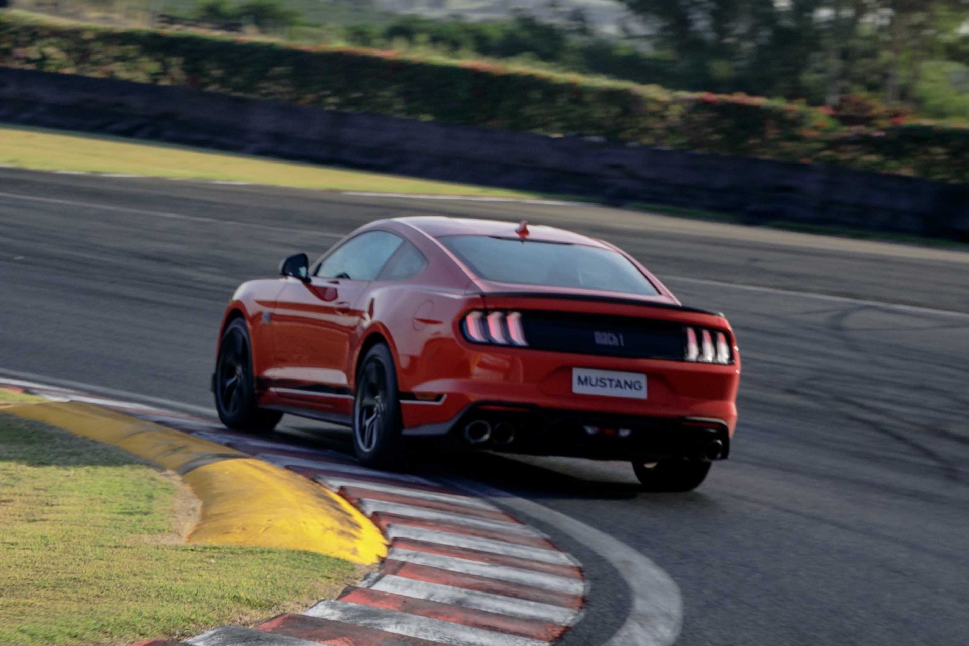 ford mustang mach1 vermelho traseira 0998