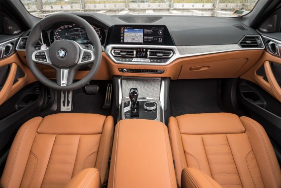 bmw m440i xdrive coupe interior painel acabamento marrom