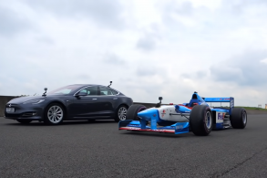 tesla model s contra benetton f1 formual 1
