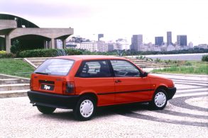 fiat tipo i e vermelho traseira