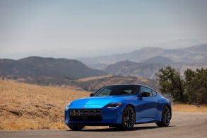 nissan z 2023 azul dianteira parado