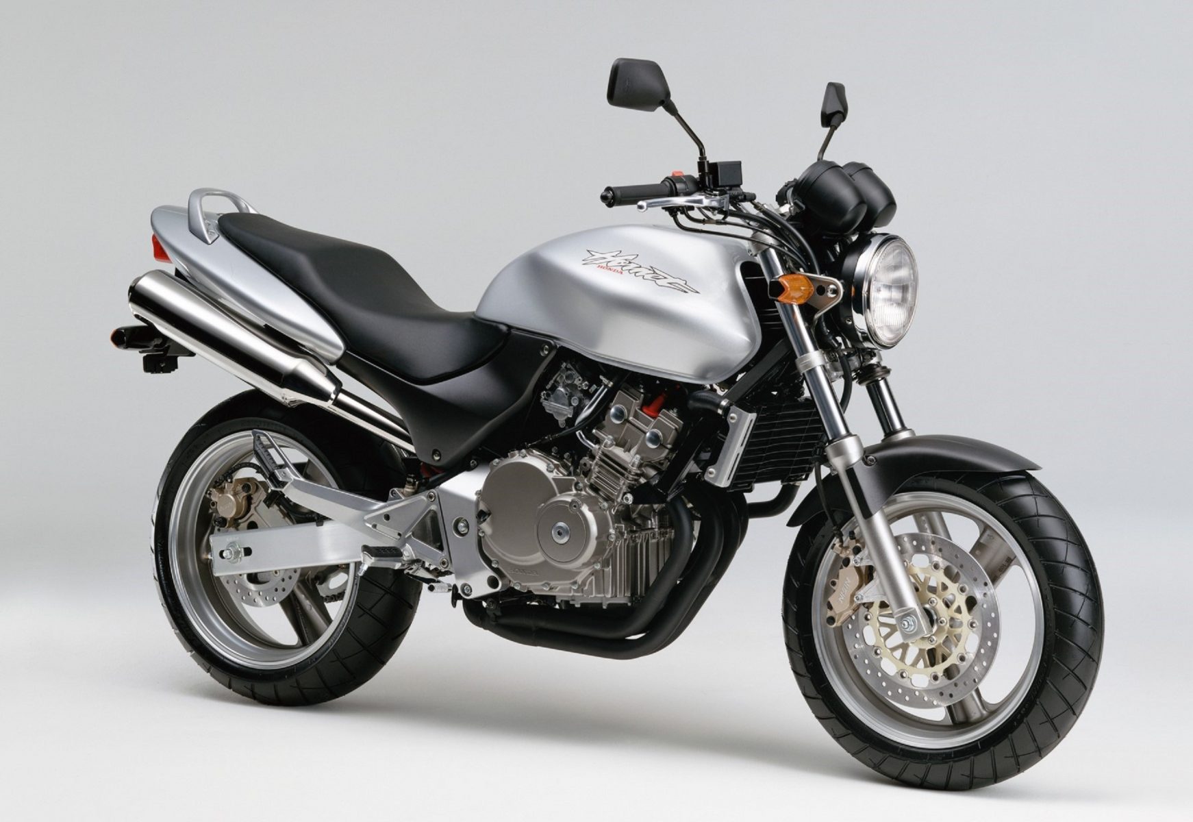 honda-hornet-600-1.-primeira-geracao-1742x1200.jpg