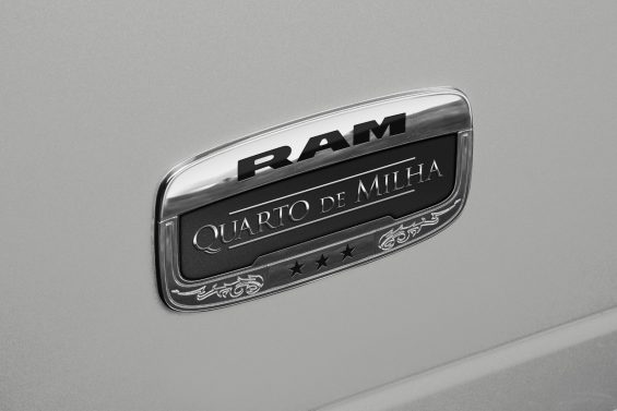 ram 2500 quarto de milha emblema